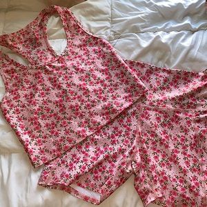 Brand New Matching Workout Set!!! Pink floral- bottoms size L/top size M!!